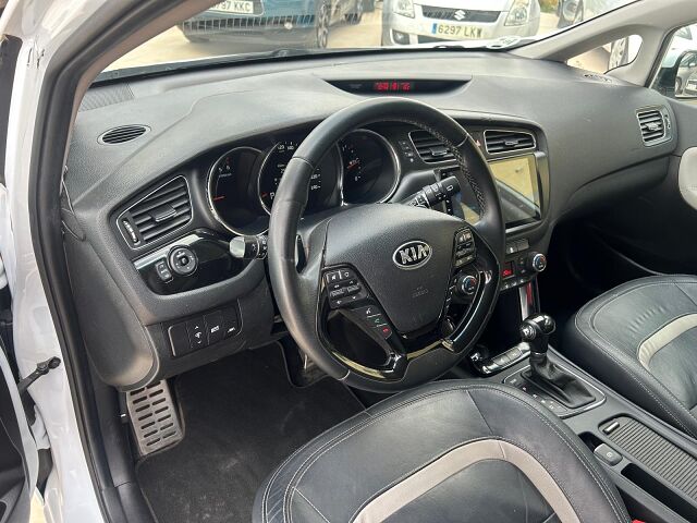 KIA CEE'D EMOTION 1.6 CRDI AUTO SPANISH LHD IN SPAIN 76000 MILES SUPERB 2014